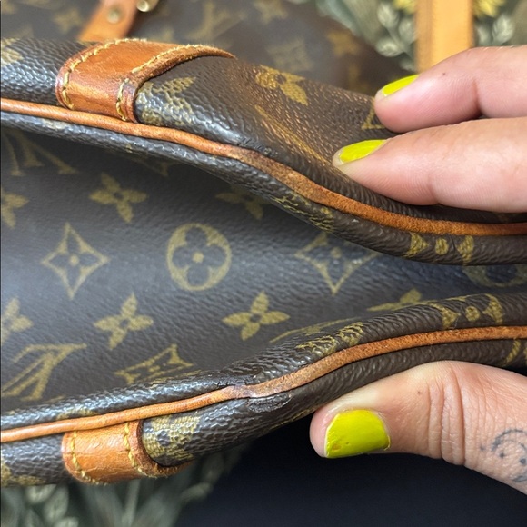 Louis Vuitton Shopping Sac Monogram Tote - Picture 11 of 13